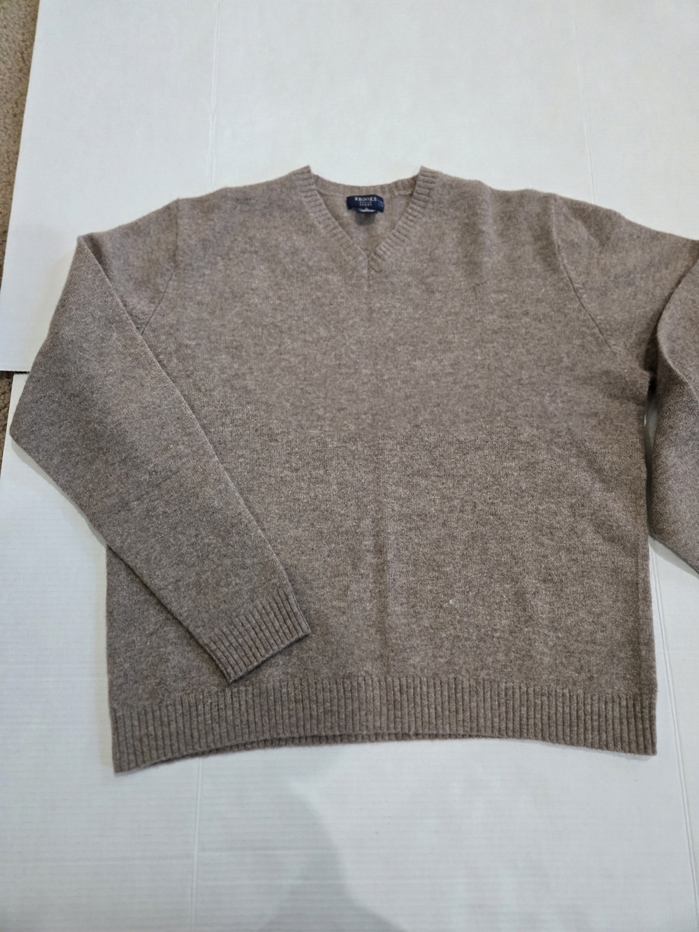Brooks  100% Lambswool Men's V-Neck Sweater in Taupe Brown